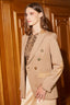 PU BLAZER MOCHA DREI + PU BLUSA NATUPRINT CORSELLINI + XY PANTALONES SATINATO DREI