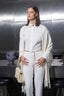 CAPA SOPRATI MARANI + XY BLUSA FORMALE CORSELLINI + XY PANTALON BIANCO DREI